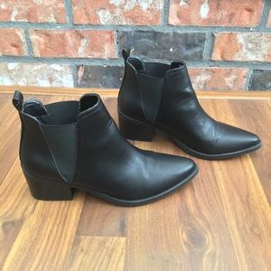 Report Zarissa Chelsea Booties